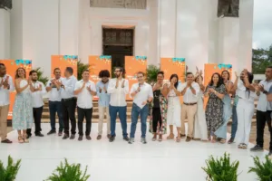 Docentes en compañía del Gobernador Rafael Martínez y el Secretario de Educación Yesid González