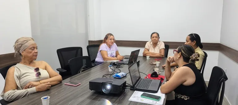 Equipo de la SED y de la IED en socialización del PEC